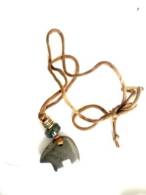 Zuni Jade Agate Gemstone Carve Bear Pendant Necklace on Brown Cord
